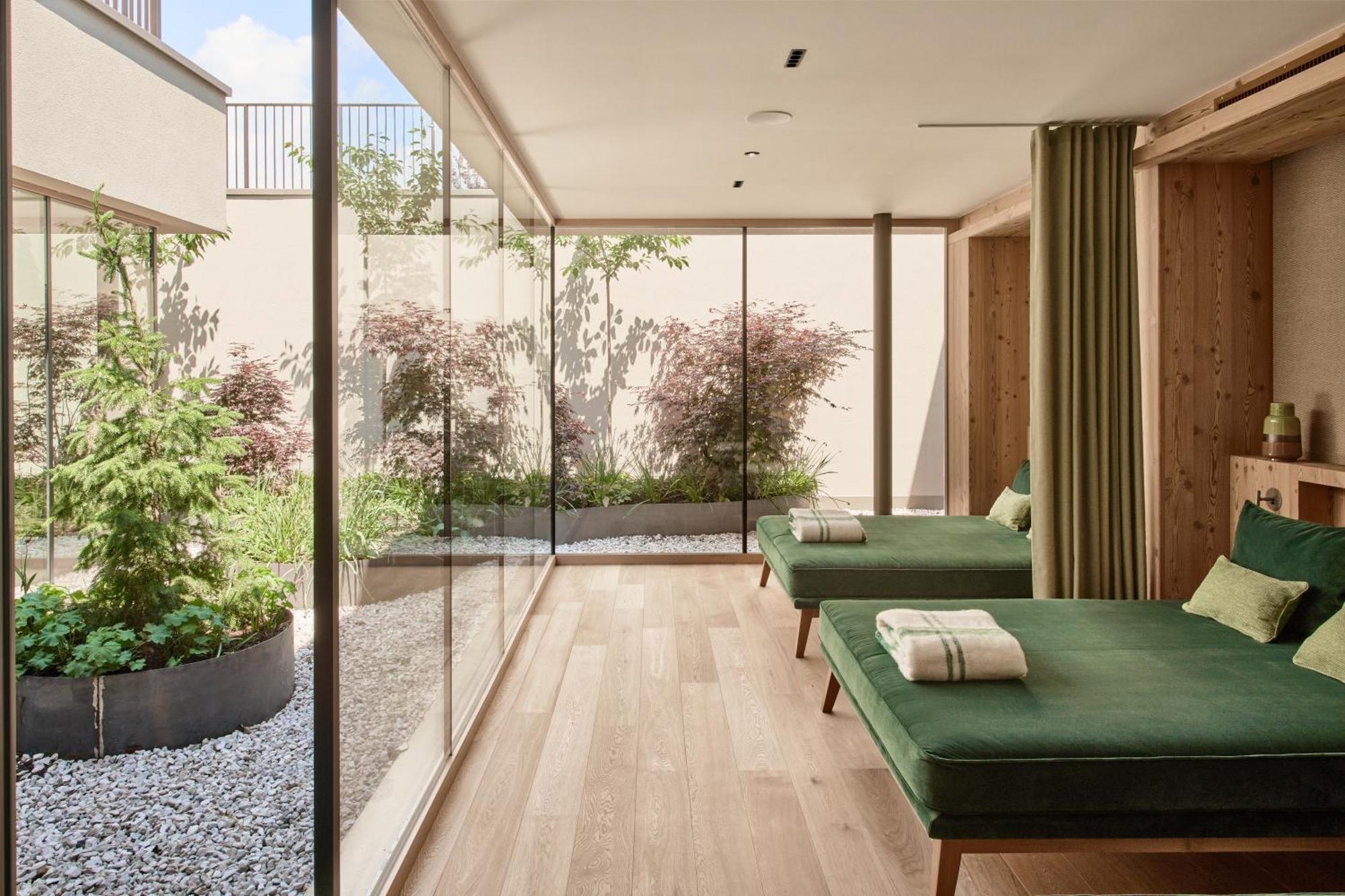 ריסקונה Falkensteiner Hotel Kronplatz - The Leading Hotels Of The World (Adults Only) מראה חיצוני תמונה Spa at The Ivy Collection, St John's Wood