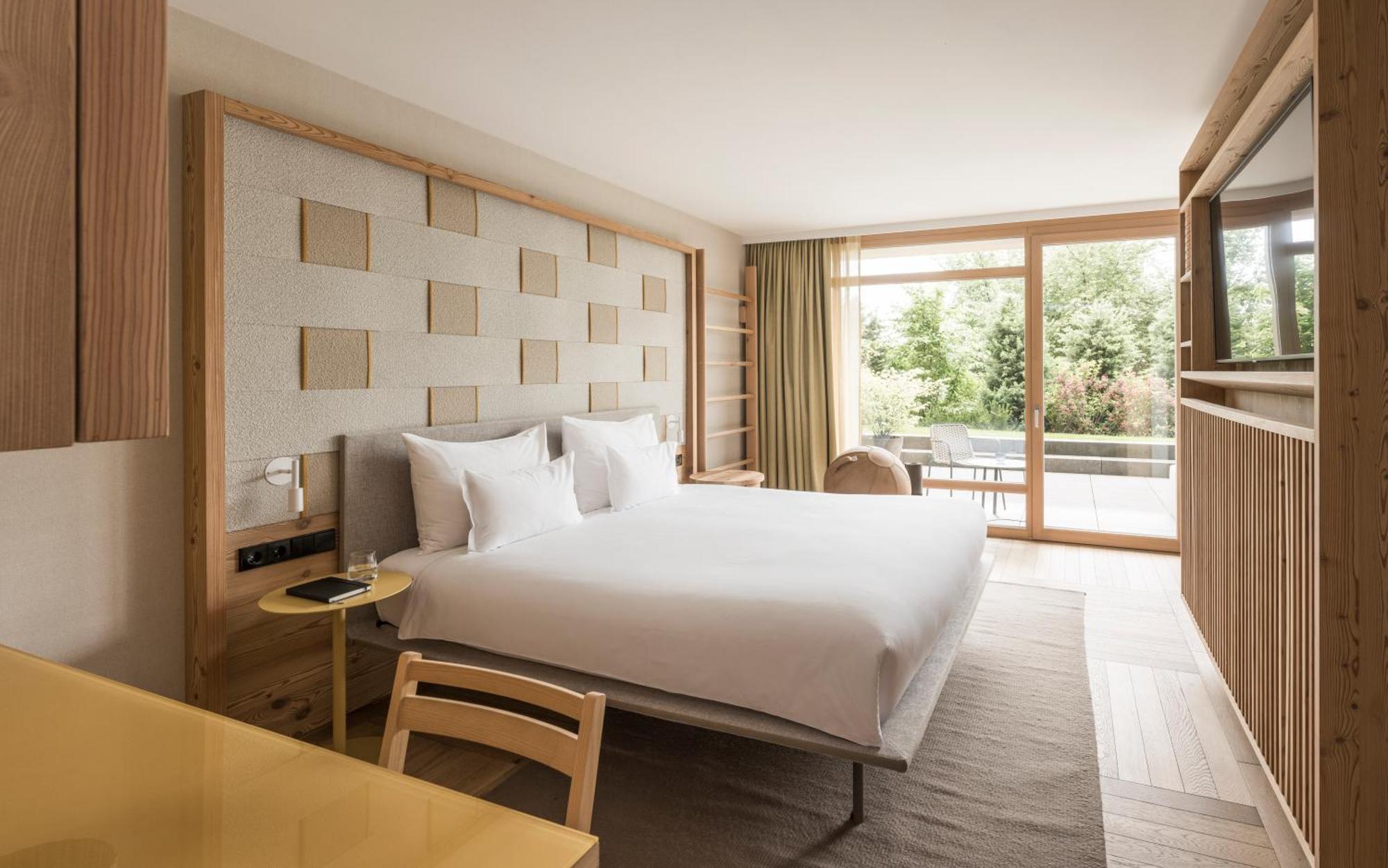 ריסקונה Falkensteiner Hotel Kronplatz - The Leading Hotels Of The World (Adults Only) מראה חיצוני תמונה A room at the hotel