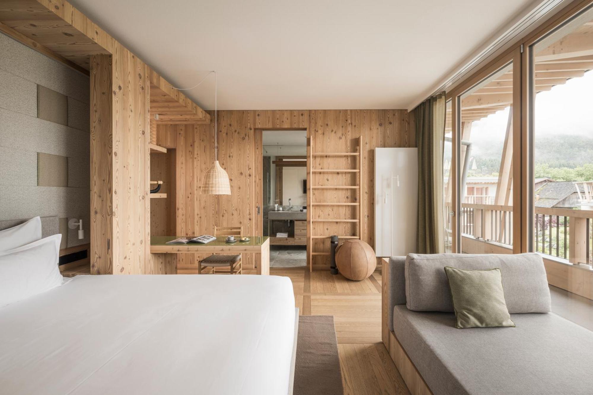ריסקונה Falkensteiner Hotel Kronplatz - The Leading Hotels Of The World (Adults Only) חדר תמונה A room at the 7132 Summit