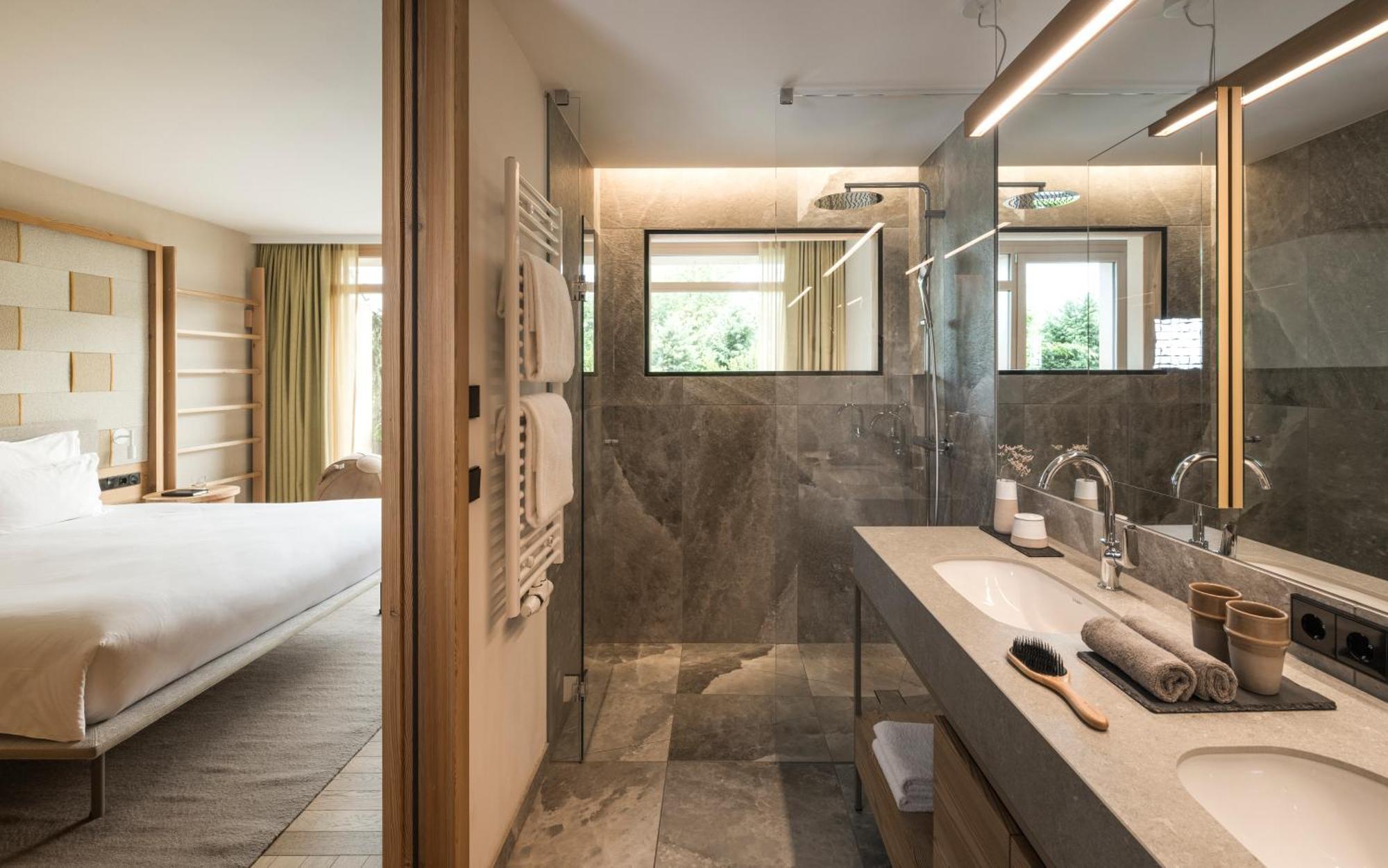 ריסקונה Falkensteiner Hotel Kronplatz - The Leading Hotels Of The World (Adults Only) חדר תמונה Bathroom
